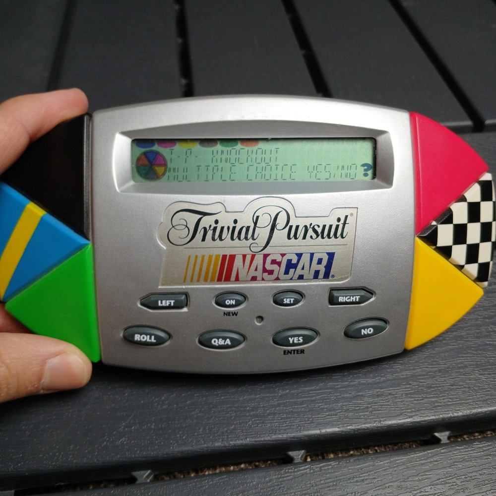 NASCAR VTG trivial pursuit hand held electronic game Tested‎ and Working - VG1